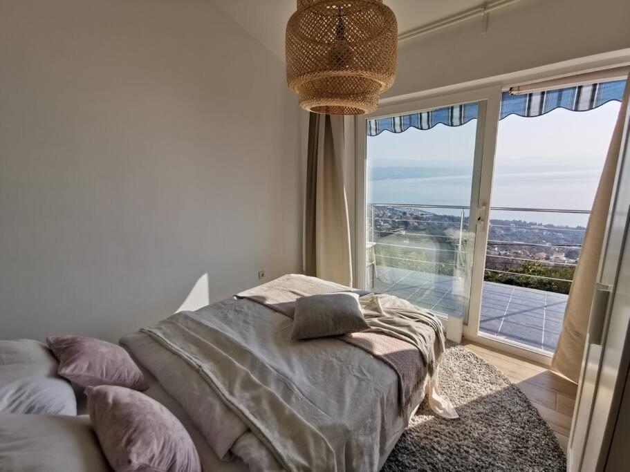 Mit 180° Meerblick Dobrec